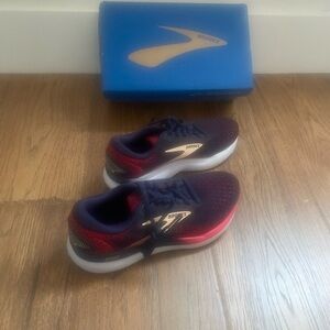 Brooks Women's Sneakers - Navy, Red & White